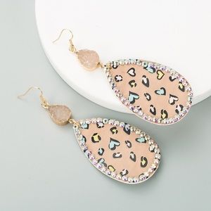 Water drop leather earrings